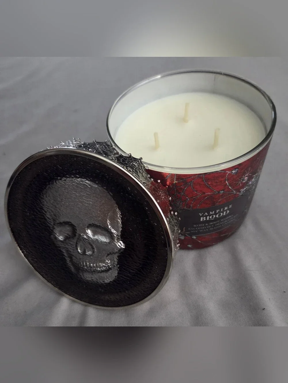 🔺️🆕️🔺️Bath & Body Works Vampire Blood Red Soy Wax Candle - Picture 3 of 5